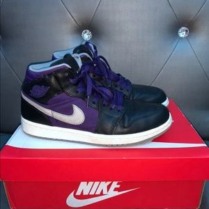 Nike Air Jordan 1 phat mids